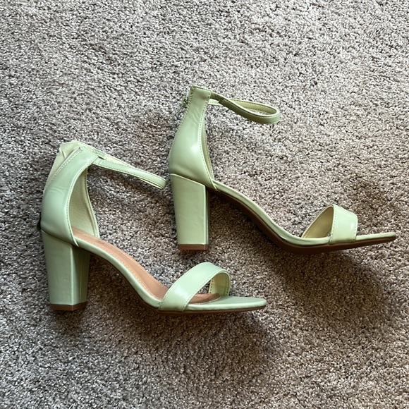 NWOT Mint Colored Sandals - Picture 2 of 6